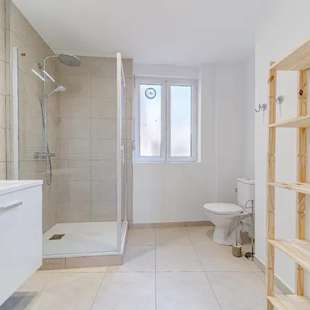Quiet In Close To Metro Shops & Confluence * Oullins