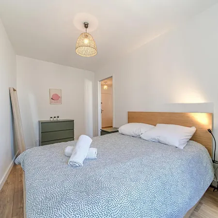 Quiet In Close To Metro Shops & Confluence Apartment Oullins